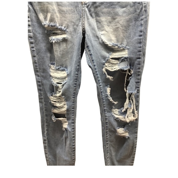 Cello Light Wash Distressed Jeans (Preowned) - Picture 2 of 5